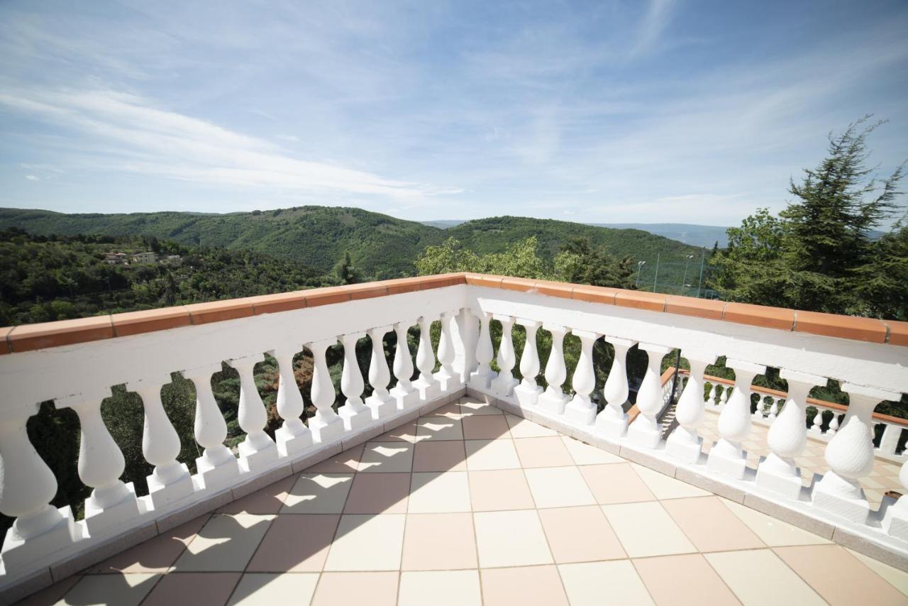 B&B Belvedere อิสกิเตลลา ภายนอก รูปภาพ